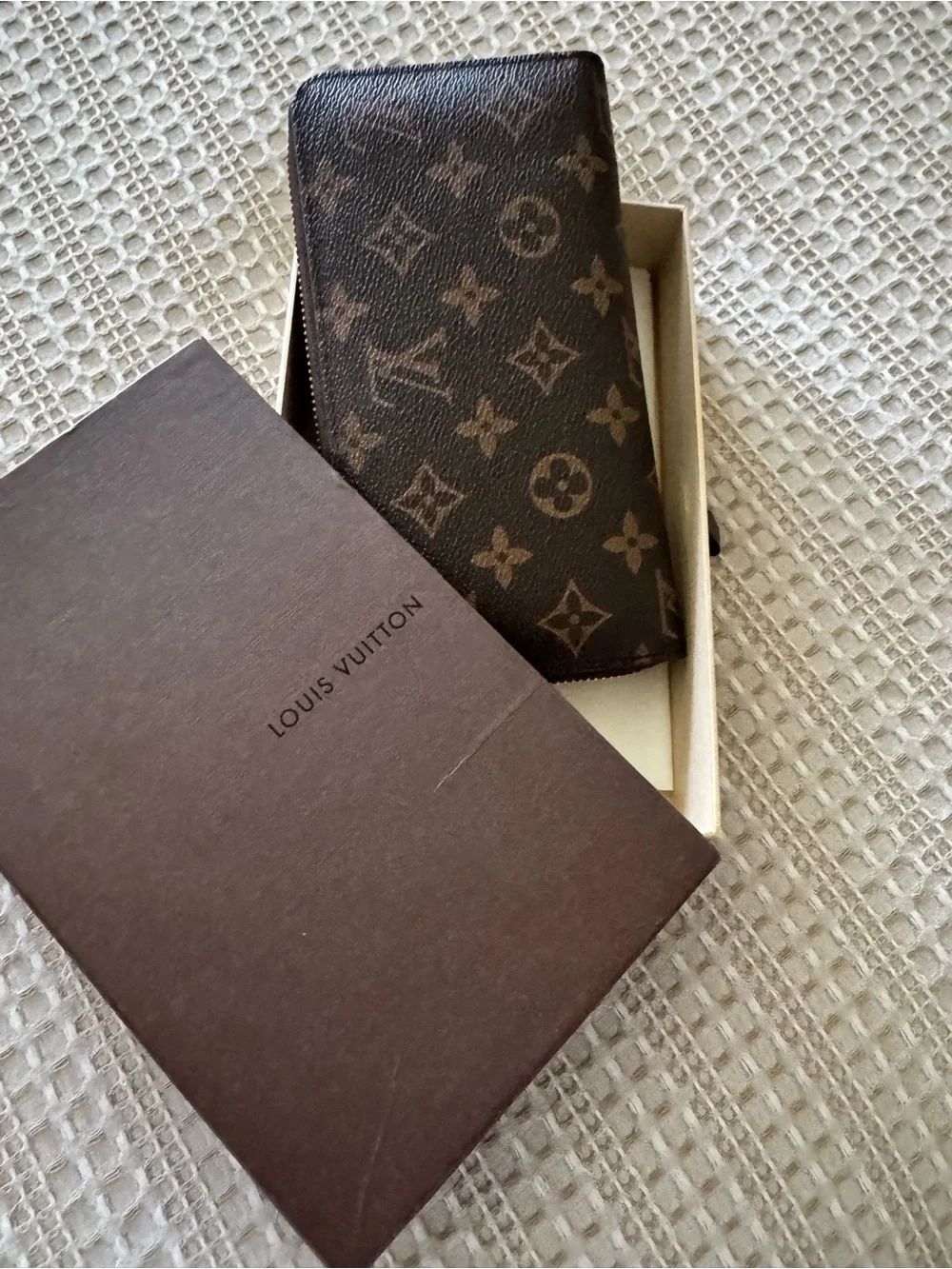 Louis Vuitton Monogram Canvas Zip Card Holder - Dark Brown no scratches damage